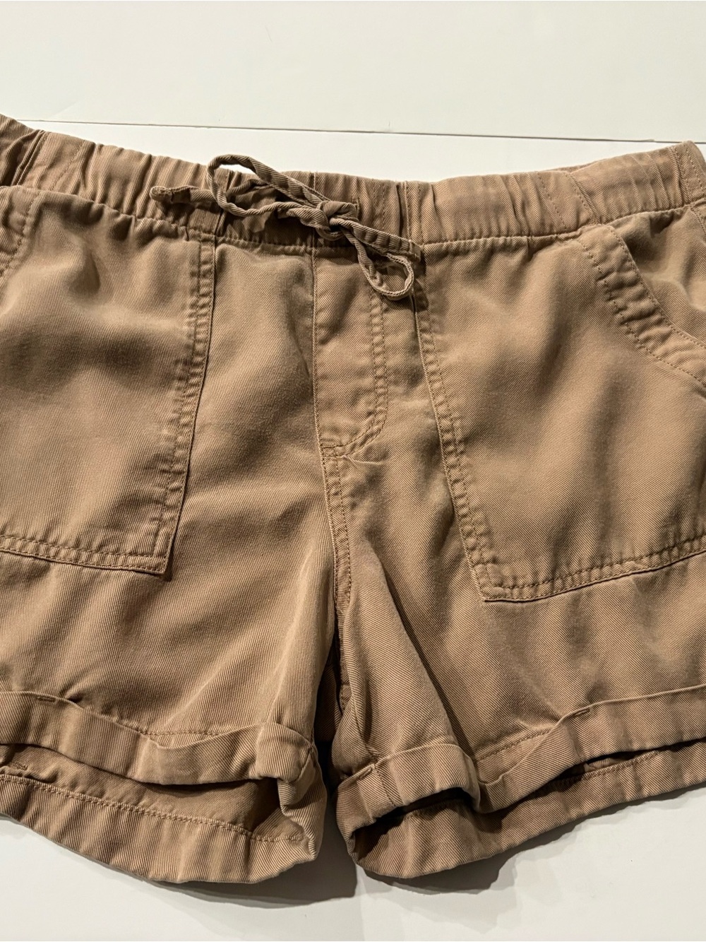 Gap Women’s Casual Drawstring Shorts in Light Brown size medium with pockets
